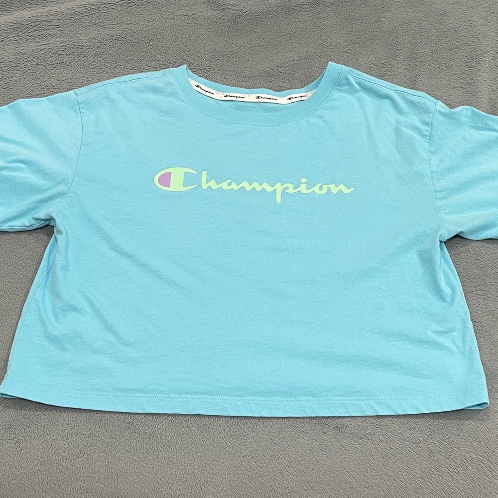 Cropped Champion shirt. Size small. Fairly worn.